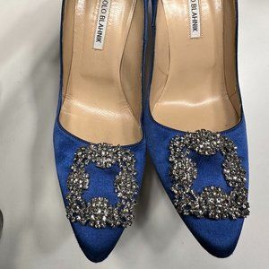Manolo Blahnik Hangisi 105 Embellished Satin Pump